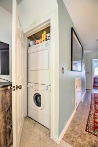 Cozy Condo with Patio, Walk to Burke Mountain!