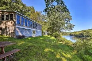 Beach Lake Cabin on Delaware River with Sunroom! - Damascus