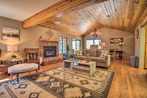 Spacious Pine Mtn Club Cabin with Game Room and Deck