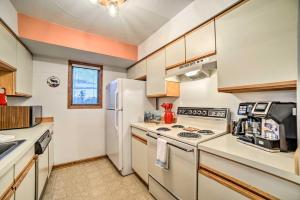 Pagosa Condo with Deck, 4 Mi to Hot Springs and Dtwn