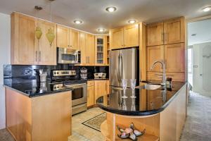 Beachfront Oceanside Condo with Pool and Hot Tub!