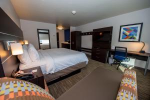 Holiday Inn Express & Suites - Colorado Springs AFA Northgate by IHG