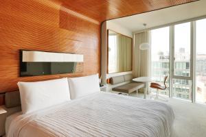 Queen Room room in The Standard High Line New York
