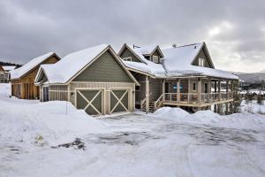 Holiday Home room in Family-Friendly Fraser Getaway - Walk to Shuttle!