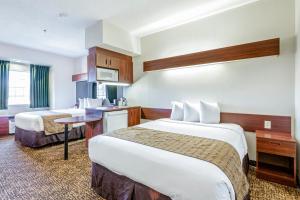 Premium 2 Queen Bed room in Trident Inn & Suites Baton Rouge
