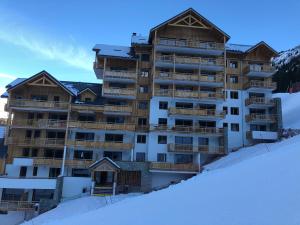 Appartements *NEW* Bellevue D’Oz Ski In Ski Out Luxury Apartment (8-10 Guests) : photos des chambres