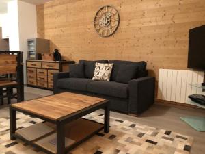 *NEW* Bellevue D’Oz Ski In Ski Out Luxury Apartment (8-10 Guests)