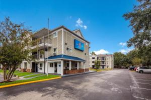 Studio 6 Extended Stay - Jacksonville, FL - South