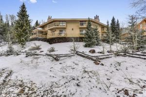 Two-Bedroom Condo room in Southview Magic 6B