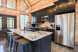 Pinot in the Pines Cabin