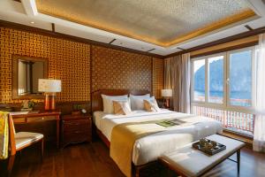 Heritage Line Ylang Cruise - Halong Bay & Lan Ha Bay