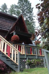 Sunny Bluffs Chalets