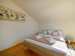 Apartment Val 2-2 by Interhome