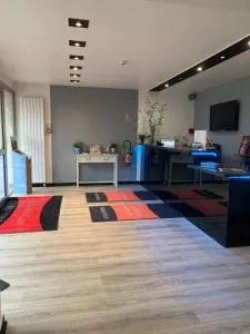 德利拉斯里莱丝酒店 - Saint-Aubin-le-Cloud