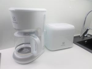 Compact high quality top floor studio in perfect location