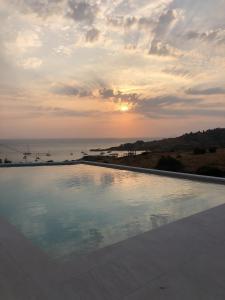 Apartment with a sea view and 65sq meters swimming pool, ideal fro a small family or group Kea Greece