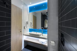 Standard Queen Room with Sofa Bed room in Holiday Inn Express - Regensburg an IHG Hotel