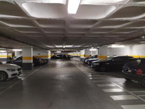 Lisbon Relax Pool Apartment - Free Parking Garage