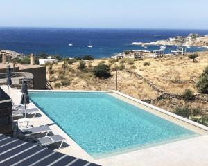 Modern home with 2 apartments, a swimming pool and sea view, ideal for 2 familes or a grou Kea Greece