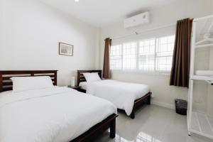 Glass House, Mountain View, Near Airport-City