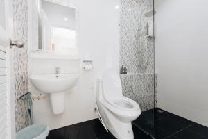 Glass House, Mountain View, Near Airport-City