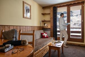Comfort One-Bedroom Apartment with Cabin (4-6 Persons) room in Le Cheval Blanc