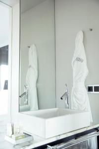 Double Queen Room with City View room in 101 Hotel a Member of Design Hotels