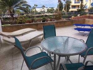 Kings Palace - spacious 2 bed, 2 bath with sea and pool views