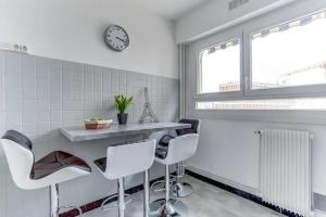 Appartements Le 27 - Appartement 3*** cosy a Lyon Parking : photos des chambres