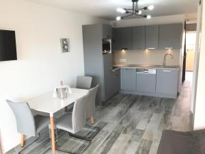 Appartement 2 pieces, renove, 2 piscines+tennis, mer, climatisation