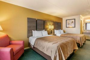 Double Room with Two Double Beds - Smoking room in Quality Inn Manchester