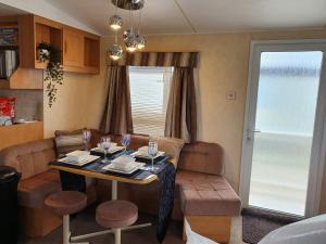 ML23 8 BERTH CARAVAN GOLDEN PALM CHAPEL ST LEONARDS