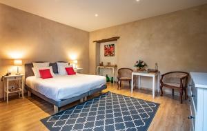 Hotels Le Castel Pierre - Maison privee 4 etoiles - 18 personnes : photos des chambres