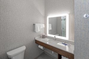 Leisure King Room - Non-Smoking room in Holiday Inn Express & Suites - Columbus - Worthington an IHG Hotel