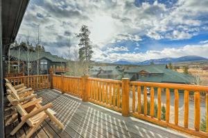 Holiday Home room in Luxury Duplex with 2 King Masters Billiards and Views