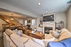 Holiday Home room in Updated Cabin Close to Lake Arrowhead Village!