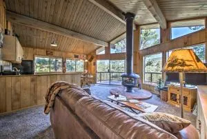 5 Mi to Big Bear Mtn Resort Cozy Cabin with Deck - Baldwin Lake