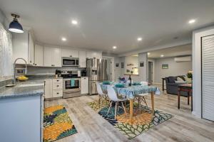 Marthas Vineyard Apt ~ 1 Mile to Inkwell Beach!