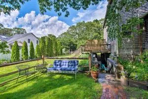 Marthas Vineyard Apt about 1 Mile to Inkwell Beach! - فينيارد هافن