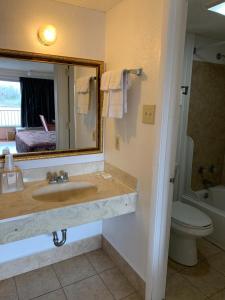 Non-Smoking Deluxe Double Room room in Baton Rouge West Inn