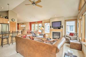 Spacious Family Townhome Walk to Beach and Downtown