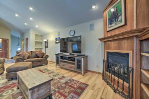 5 Mi to Hot Springs Condo in Pagosa Springs!