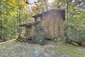 Cabin w 3 Acres, Tennis Courts: By 4 Ski Mtns