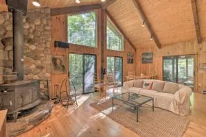 Cabin with 3 Acres, Tennis Courts By 4 Ski Mtns - Norfolk