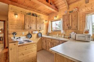 Walk to Grand Lake Historic Dtwn Cabin!