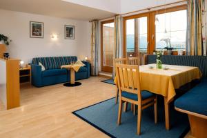 Deluxe Two-Bedroom Apartment with Terrace and Balcony room in Haus Anemone