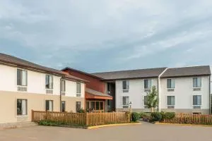 Super 8 by Wyndham Columbia Clark Lane - Moberly