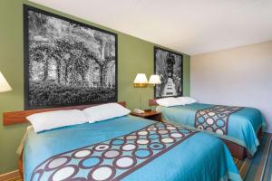 Super 8 by Wyndham Harrisburg Hershey West