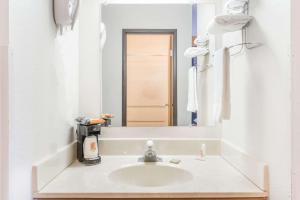 Super 8 by Wyndham Front Royal Near Shenandoah National Park