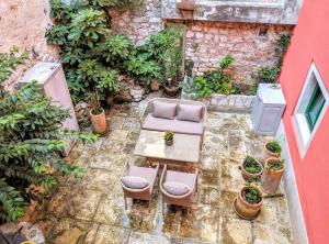 Namas Private Courtyard Medieval Stone Home in Old Town Rovinis Kroatija